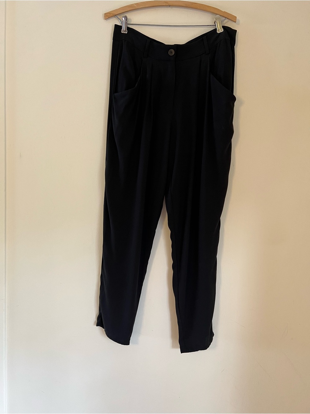 Eileen Fisher 100% Silk Georgette Crepe Carrot Pants Black Size S Tapered - Picture 3 of 13